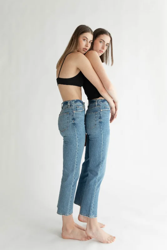 Trendy Comfort OAK ESSENTIAL STRAIGHT LEG HIGH-RISE JEAN