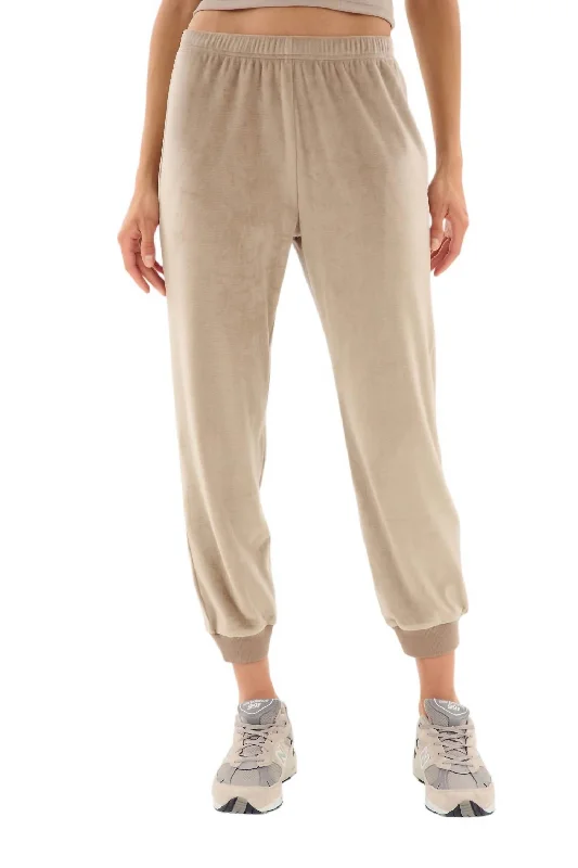 Cozy Shirts Rhys Velour Jogger In Latte