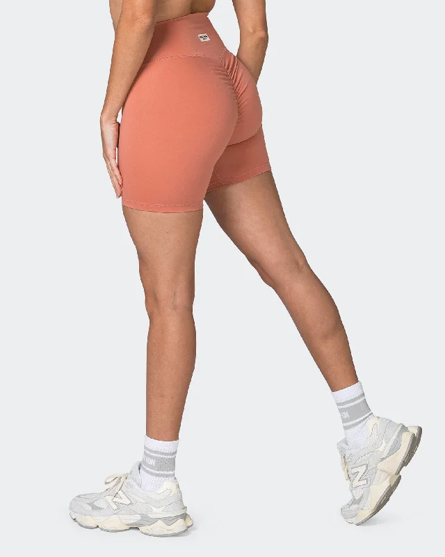 Classic And Versatile Game Changer Scrunch Midway Shorts - Powdered Pink