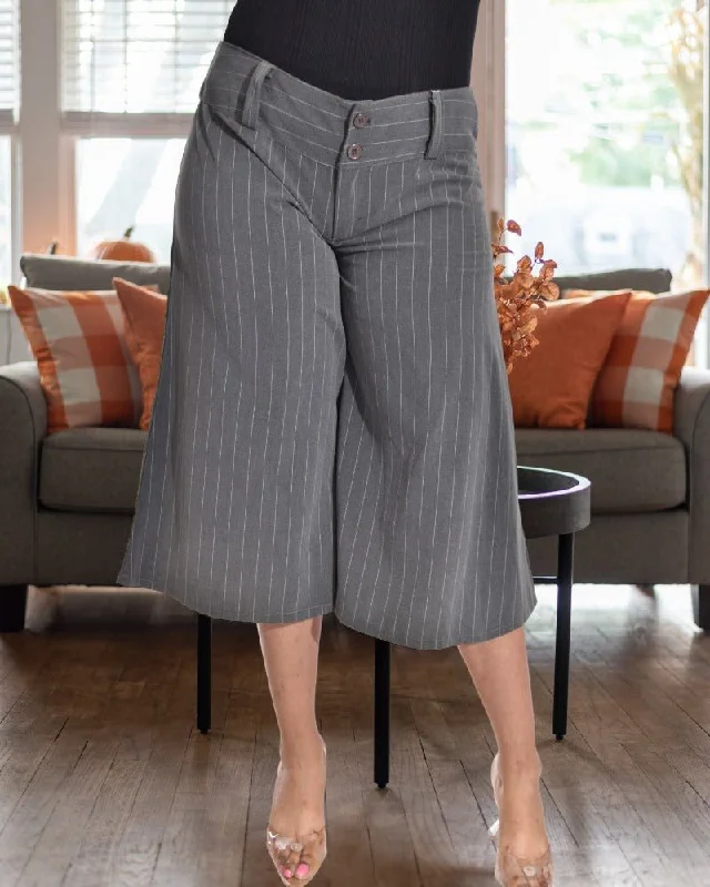 Slim Fit Ladies Grey Stripe Capri Pants