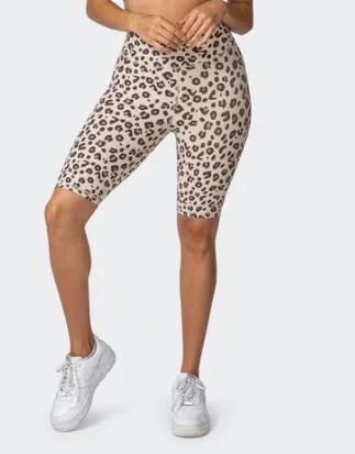 Stand-up collar design Signature Scrunch Referee Length Shorts - Cheetah Print