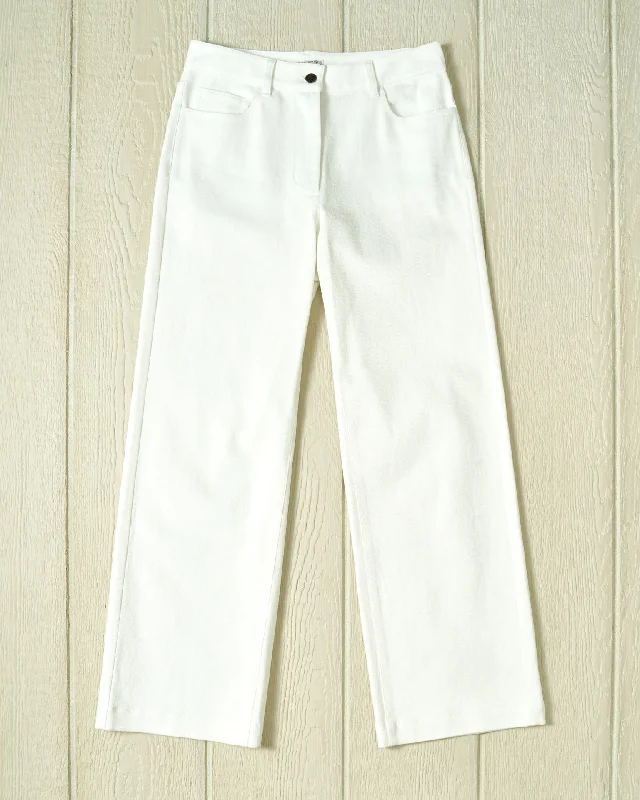 Simple And Comfortable Women's Five Pocket Jean in White Denim