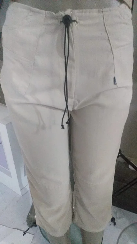 Comfortable And Casual Ladies Stone Pocket Capri Pants