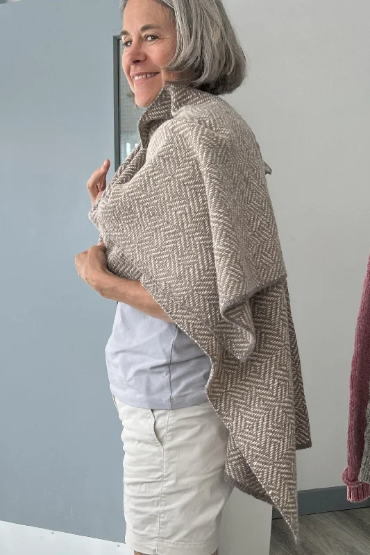 Fashionable Prints Irish - The Seal Wrap - Mocha